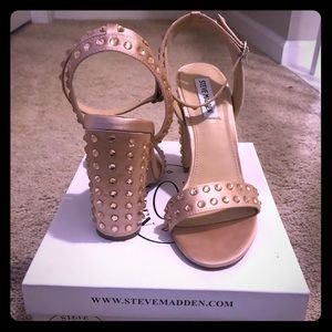 Blush Steve Madden pumps